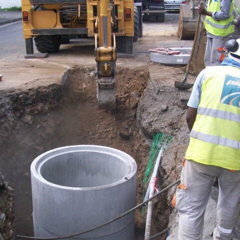 TRAVAUX DE REALISATION DU RESEAUX ET ET AEP SUR LE MOUFIA ET BOIS DE NEFLES